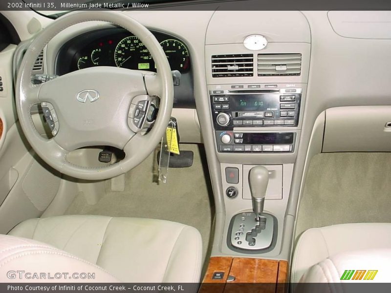 Millenium Jade Metallic / Willow 2002 Infiniti I 35