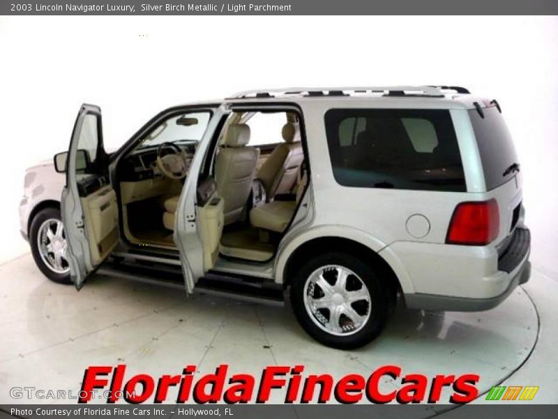 Silver Birch Metallic / Light Parchment 2003 Lincoln Navigator Luxury