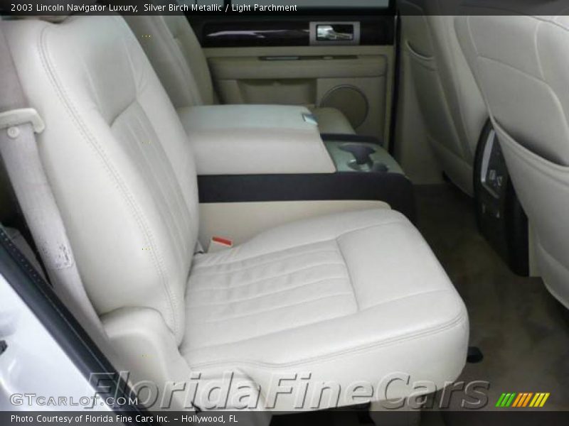 Silver Birch Metallic / Light Parchment 2003 Lincoln Navigator Luxury