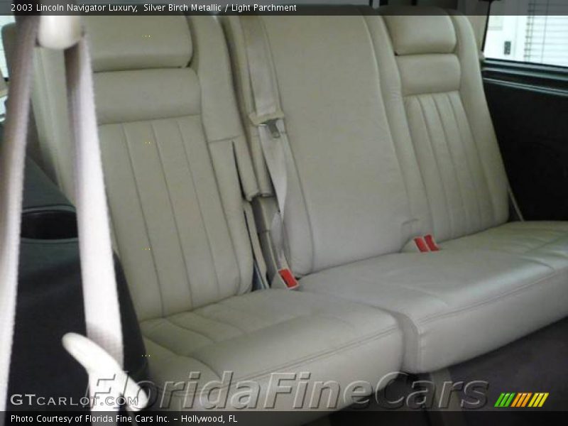 Silver Birch Metallic / Light Parchment 2003 Lincoln Navigator Luxury
