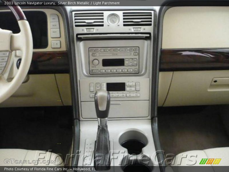 Silver Birch Metallic / Light Parchment 2003 Lincoln Navigator Luxury
