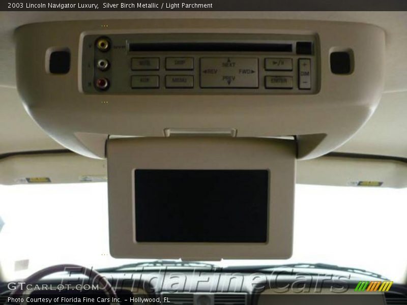 Silver Birch Metallic / Light Parchment 2003 Lincoln Navigator Luxury