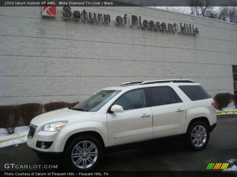 White Diamond Tri-Coat / Black 2009 Saturn Outlook XR AWD