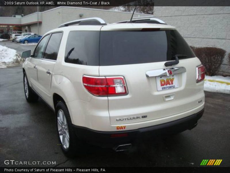 White Diamond Tri-Coat / Black 2009 Saturn Outlook XR AWD