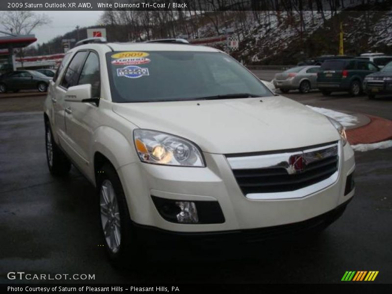 White Diamond Tri-Coat / Black 2009 Saturn Outlook XR AWD