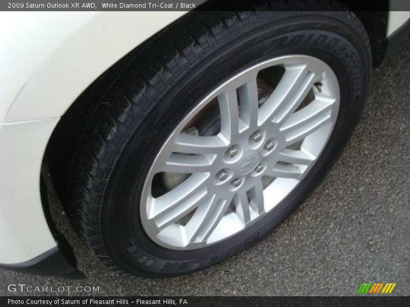 White Diamond Tri-Coat / Black 2009 Saturn Outlook XR AWD