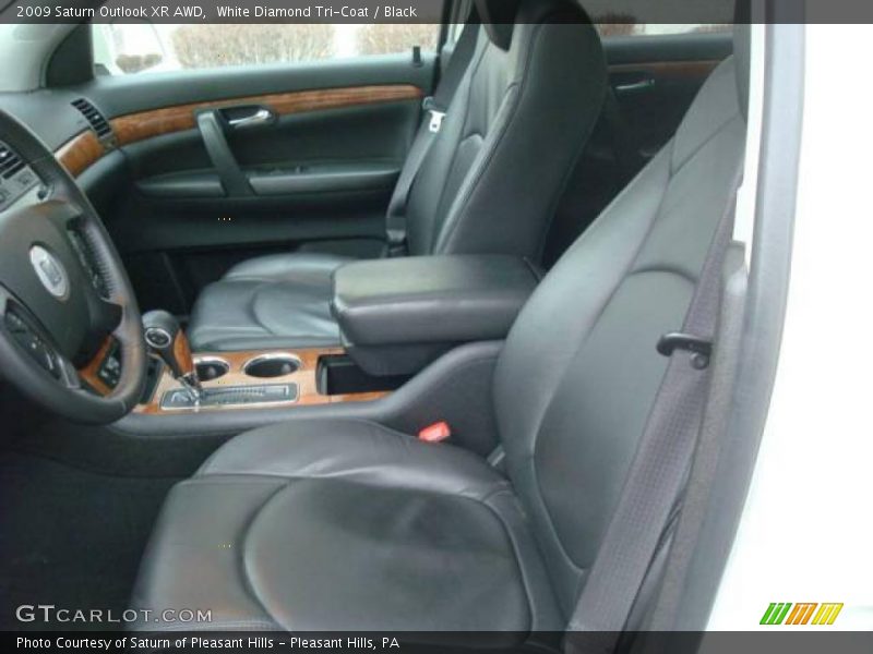 White Diamond Tri-Coat / Black 2009 Saturn Outlook XR AWD