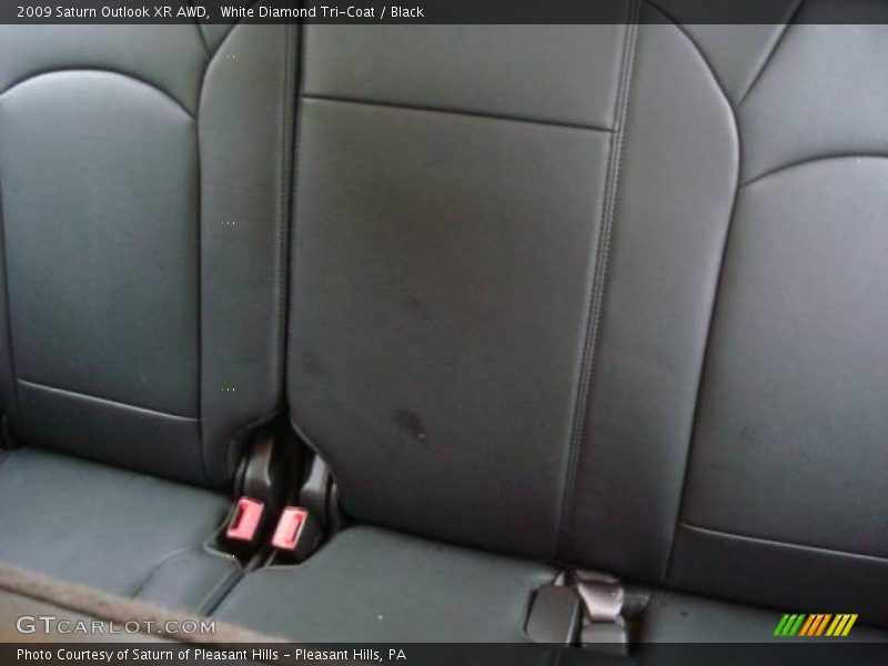 White Diamond Tri-Coat / Black 2009 Saturn Outlook XR AWD
