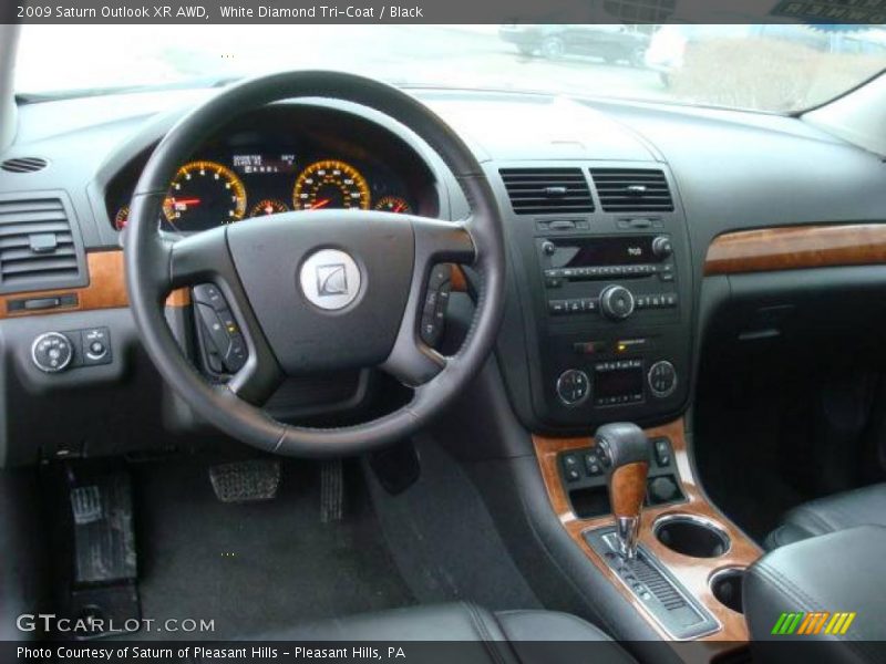White Diamond Tri-Coat / Black 2009 Saturn Outlook XR AWD