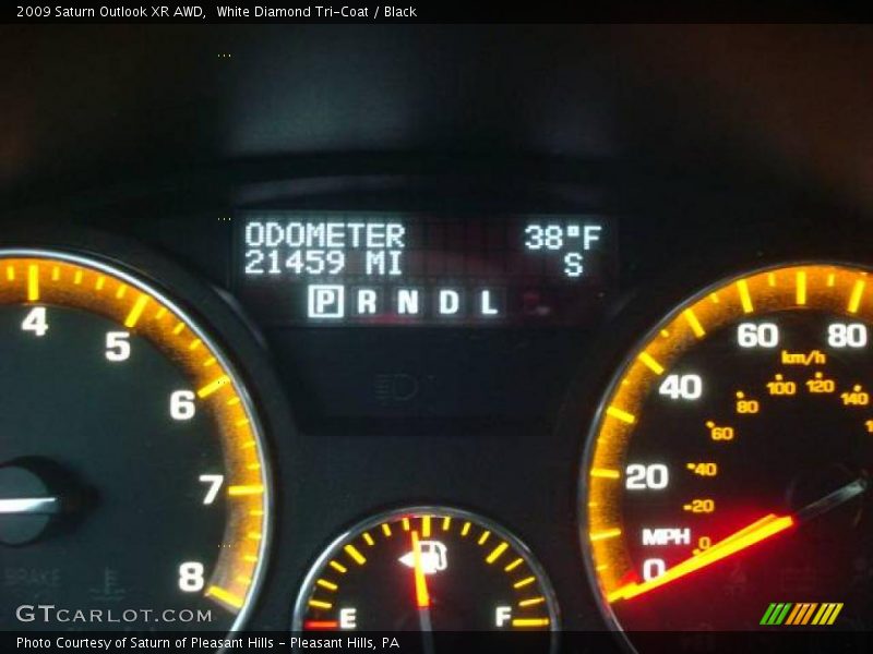 White Diamond Tri-Coat / Black 2009 Saturn Outlook XR AWD