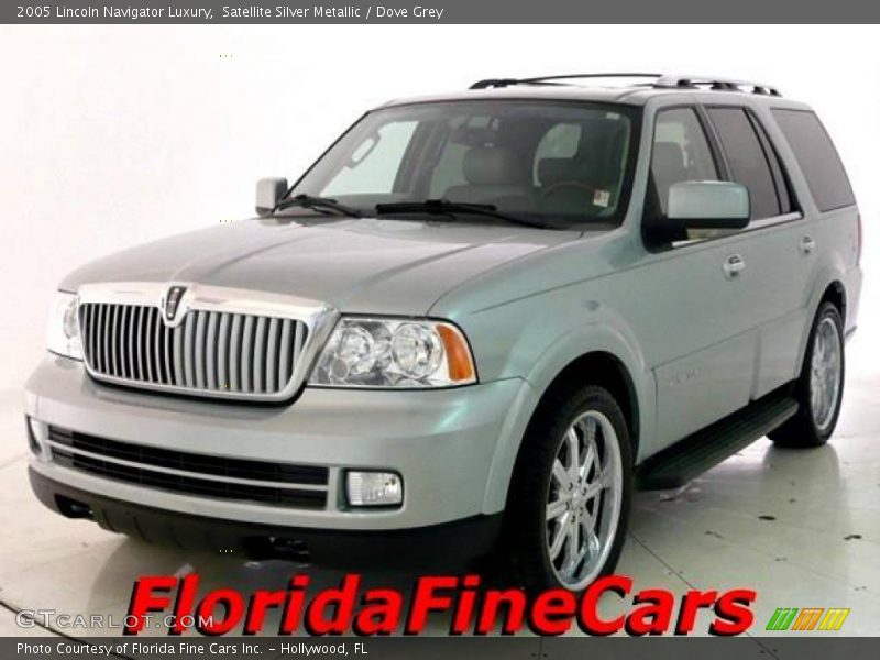 Satellite Silver Metallic / Dove Grey 2005 Lincoln Navigator Luxury