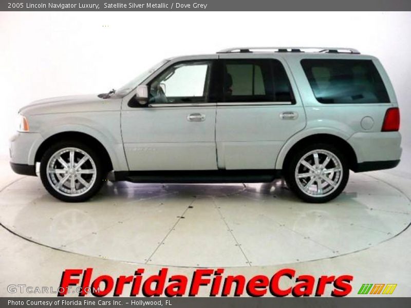 Satellite Silver Metallic / Dove Grey 2005 Lincoln Navigator Luxury