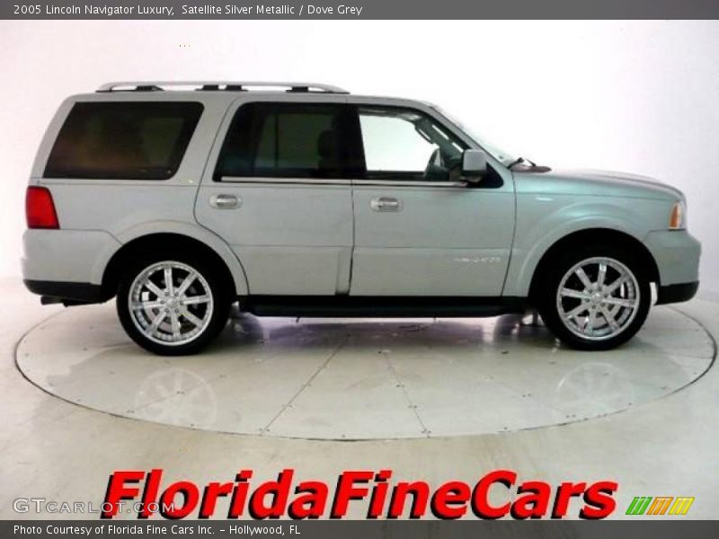 Satellite Silver Metallic / Dove Grey 2005 Lincoln Navigator Luxury