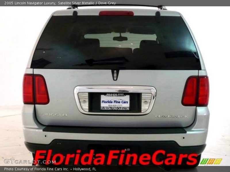 Satellite Silver Metallic / Dove Grey 2005 Lincoln Navigator Luxury