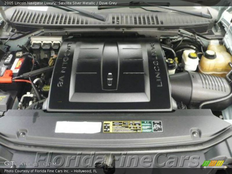 Satellite Silver Metallic / Dove Grey 2005 Lincoln Navigator Luxury