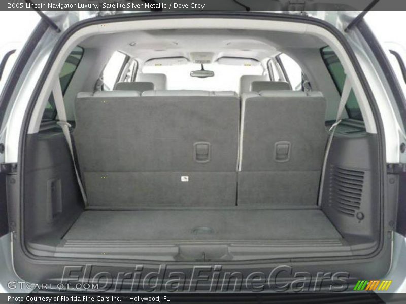 Satellite Silver Metallic / Dove Grey 2005 Lincoln Navigator Luxury