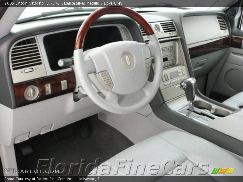 Satellite Silver Metallic / Dove Grey 2005 Lincoln Navigator Luxury