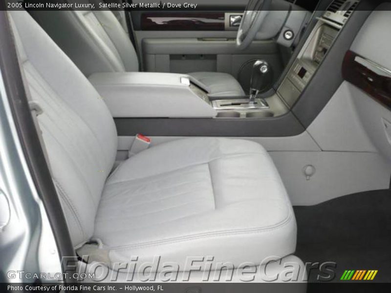 Satellite Silver Metallic / Dove Grey 2005 Lincoln Navigator Luxury