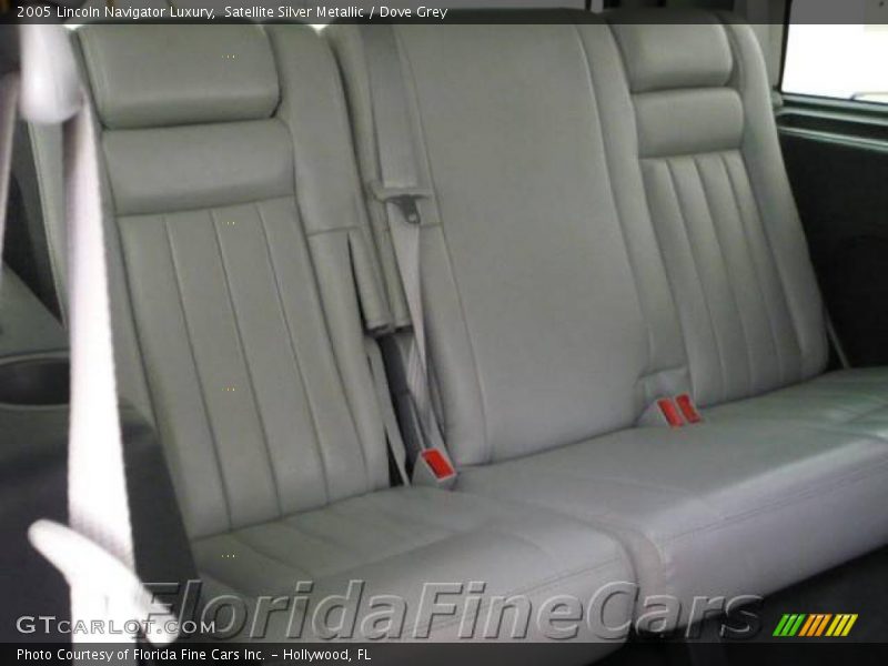 Satellite Silver Metallic / Dove Grey 2005 Lincoln Navigator Luxury