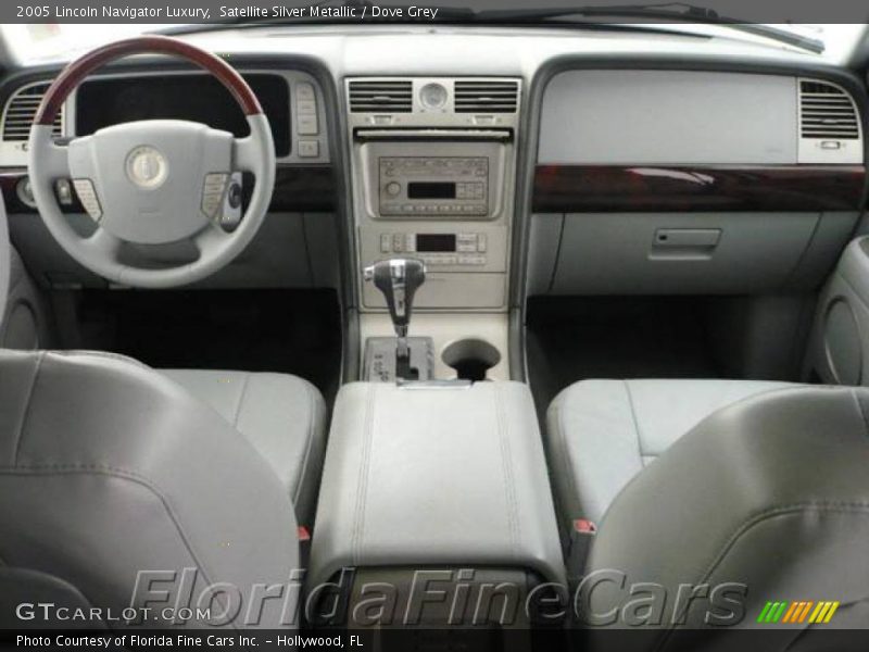 Satellite Silver Metallic / Dove Grey 2005 Lincoln Navigator Luxury