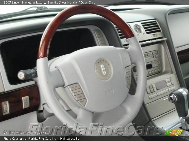 Satellite Silver Metallic / Dove Grey 2005 Lincoln Navigator Luxury