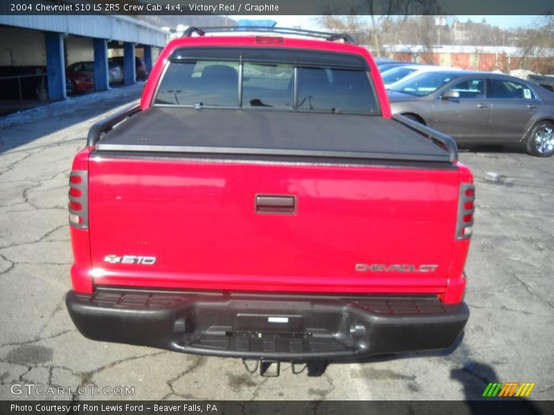 Victory Red / Graphite 2004 Chevrolet S10 LS ZR5 Crew Cab 4x4