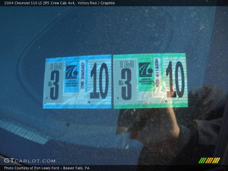 Victory Red / Graphite 2004 Chevrolet S10 LS ZR5 Crew Cab 4x4