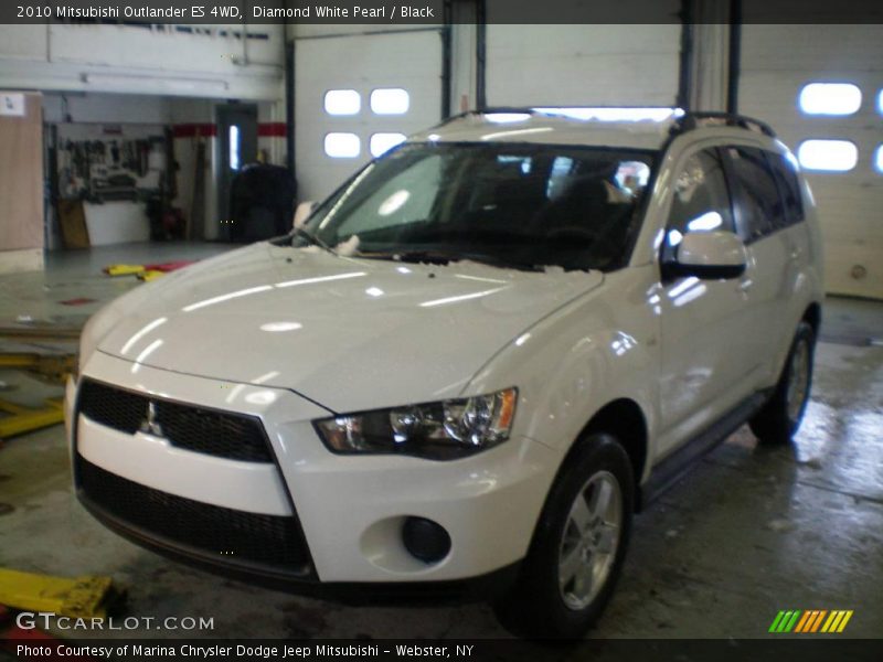Diamond White Pearl / Black 2010 Mitsubishi Outlander ES 4WD