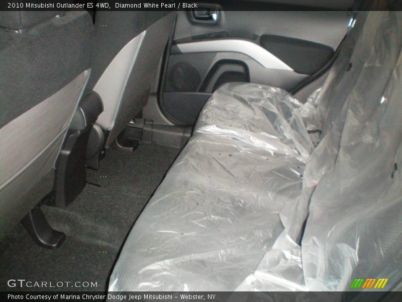 Diamond White Pearl / Black 2010 Mitsubishi Outlander ES 4WD