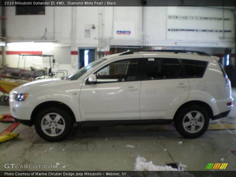 Diamond White Pearl / Black 2010 Mitsubishi Outlander ES 4WD