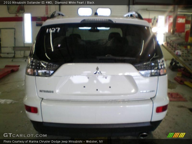 Diamond White Pearl / Black 2010 Mitsubishi Outlander ES 4WD