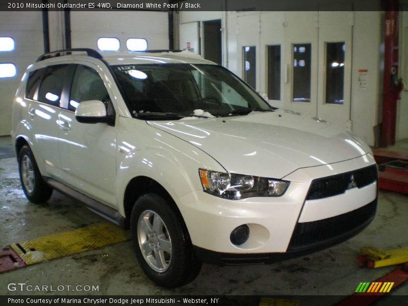 Diamond White Pearl / Black 2010 Mitsubishi Outlander ES 4WD