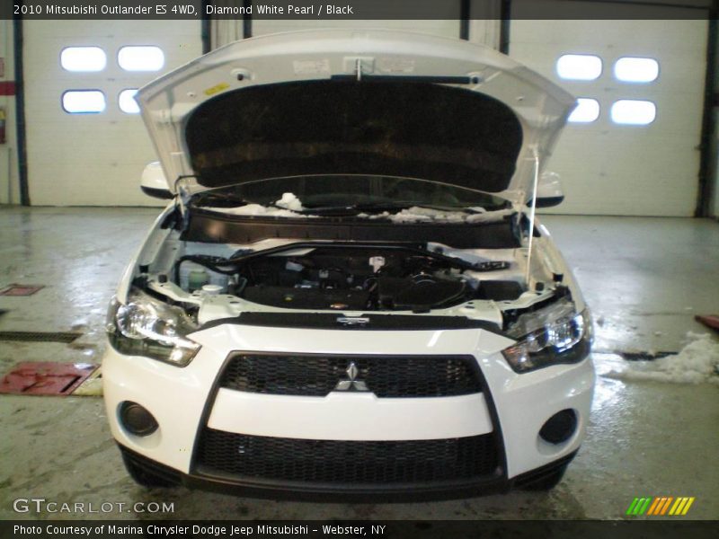 Diamond White Pearl / Black 2010 Mitsubishi Outlander ES 4WD