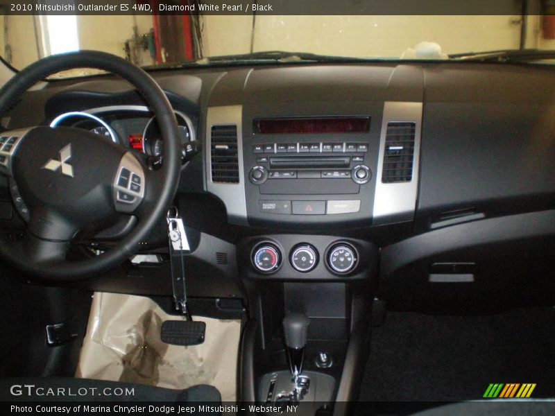 Diamond White Pearl / Black 2010 Mitsubishi Outlander ES 4WD
