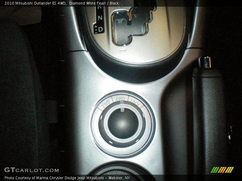 Diamond White Pearl / Black 2010 Mitsubishi Outlander ES 4WD