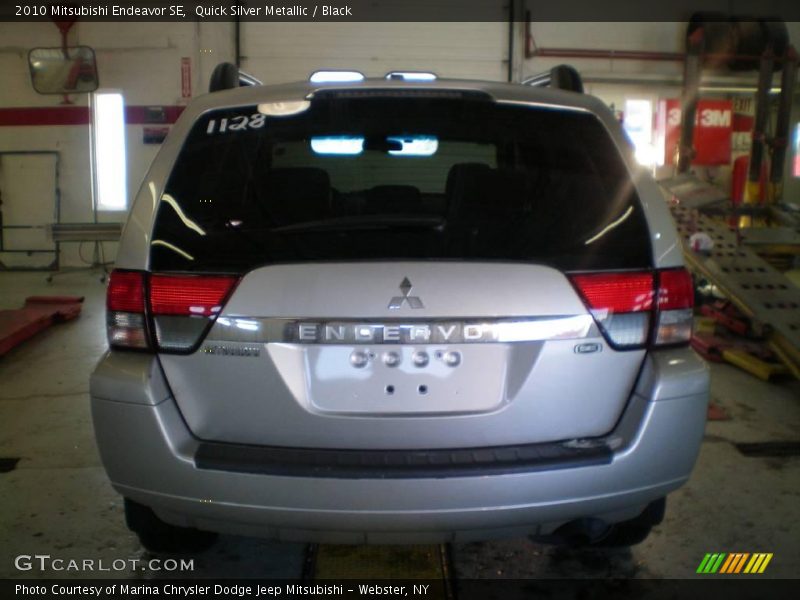 Quick Silver Metallic / Black 2010 Mitsubishi Endeavor SE