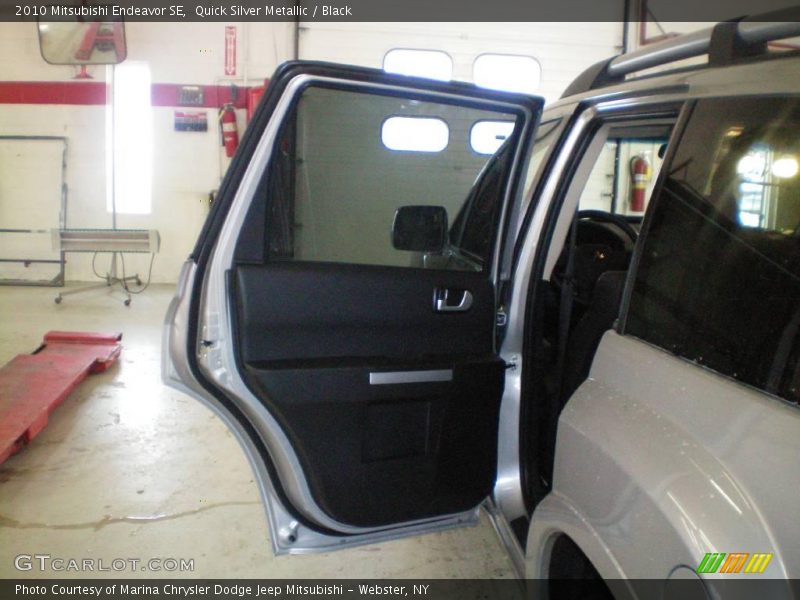 Quick Silver Metallic / Black 2010 Mitsubishi Endeavor SE