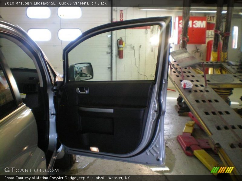 Quick Silver Metallic / Black 2010 Mitsubishi Endeavor SE