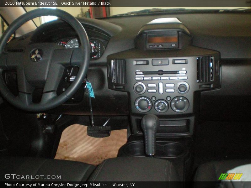 Quick Silver Metallic / Black 2010 Mitsubishi Endeavor SE