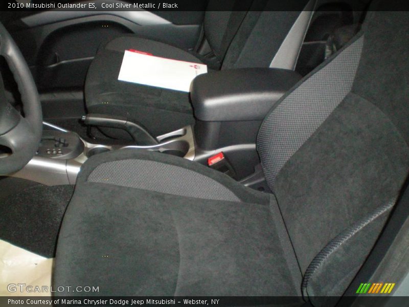 Cool Silver Metallic / Black 2010 Mitsubishi Outlander ES