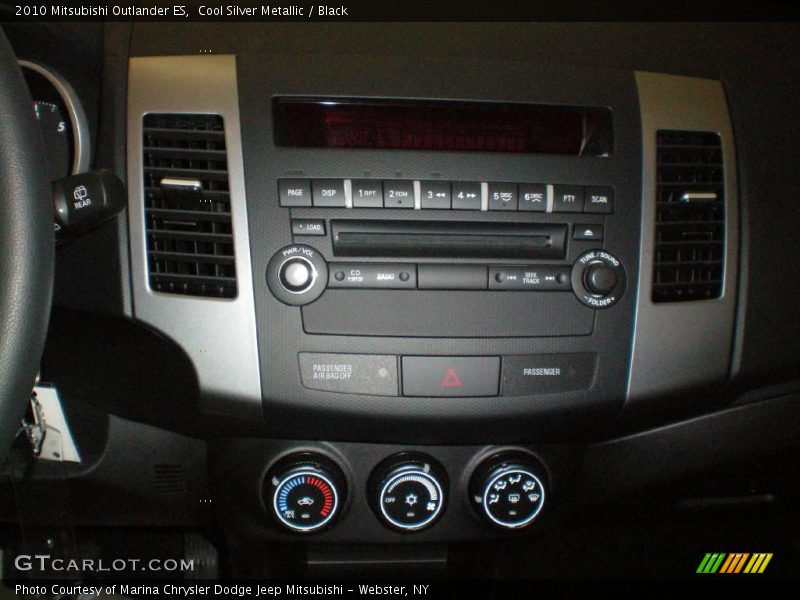 Cool Silver Metallic / Black 2010 Mitsubishi Outlander ES