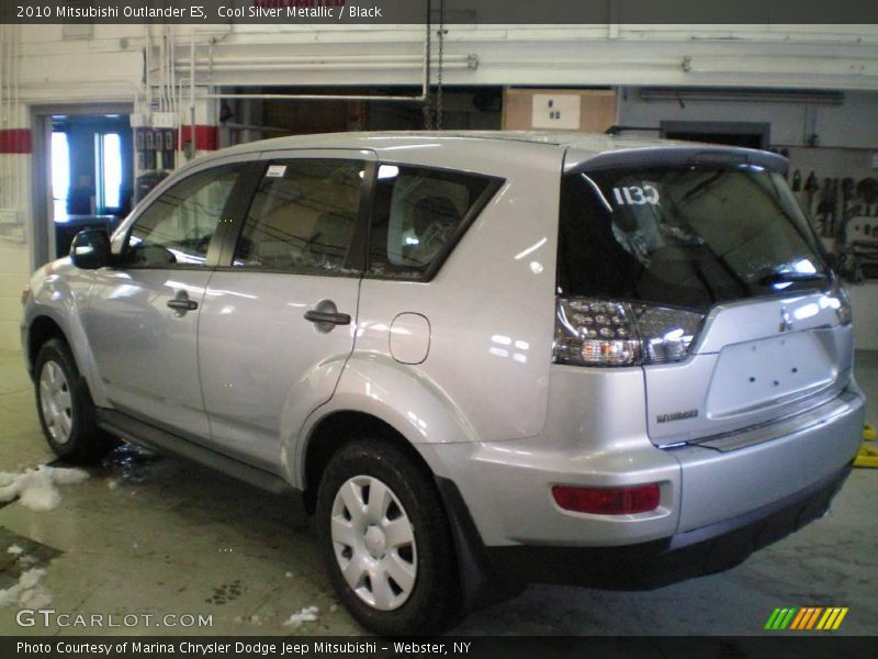 Cool Silver Metallic / Black 2010 Mitsubishi Outlander ES