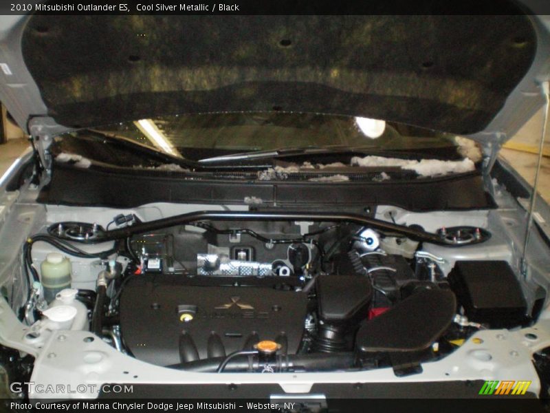 Cool Silver Metallic / Black 2010 Mitsubishi Outlander ES