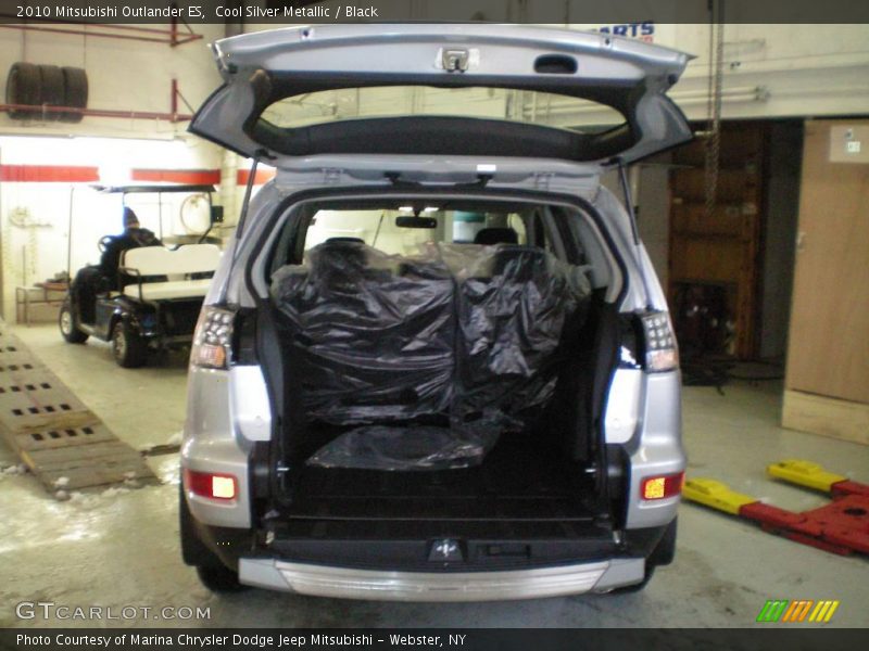 Cool Silver Metallic / Black 2010 Mitsubishi Outlander ES