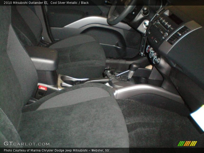 Cool Silver Metallic / Black 2010 Mitsubishi Outlander ES