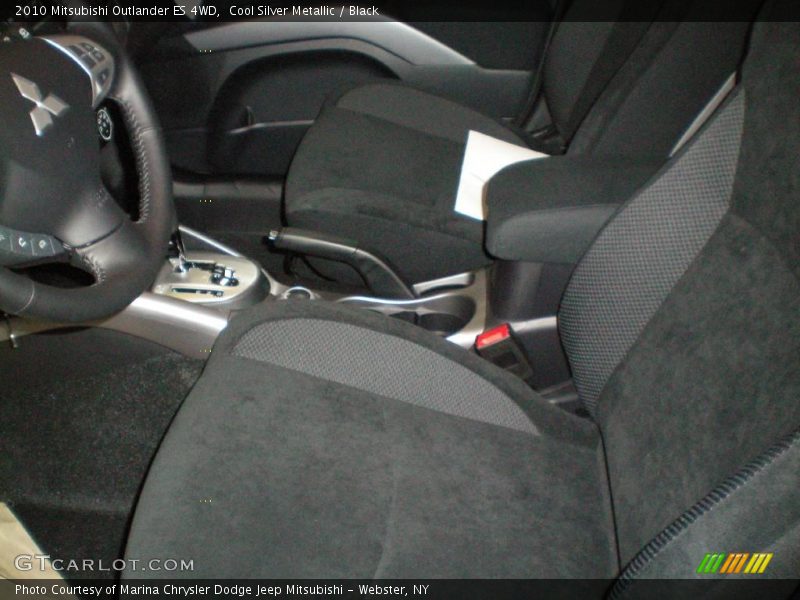 Cool Silver Metallic / Black 2010 Mitsubishi Outlander ES 4WD