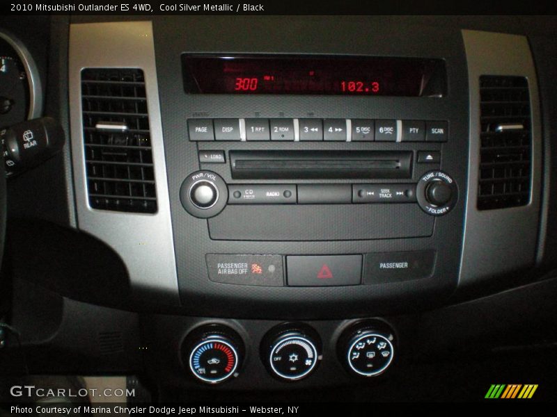 Cool Silver Metallic / Black 2010 Mitsubishi Outlander ES 4WD