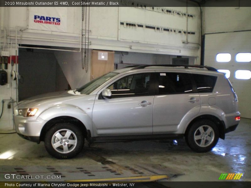 Cool Silver Metallic / Black 2010 Mitsubishi Outlander ES 4WD