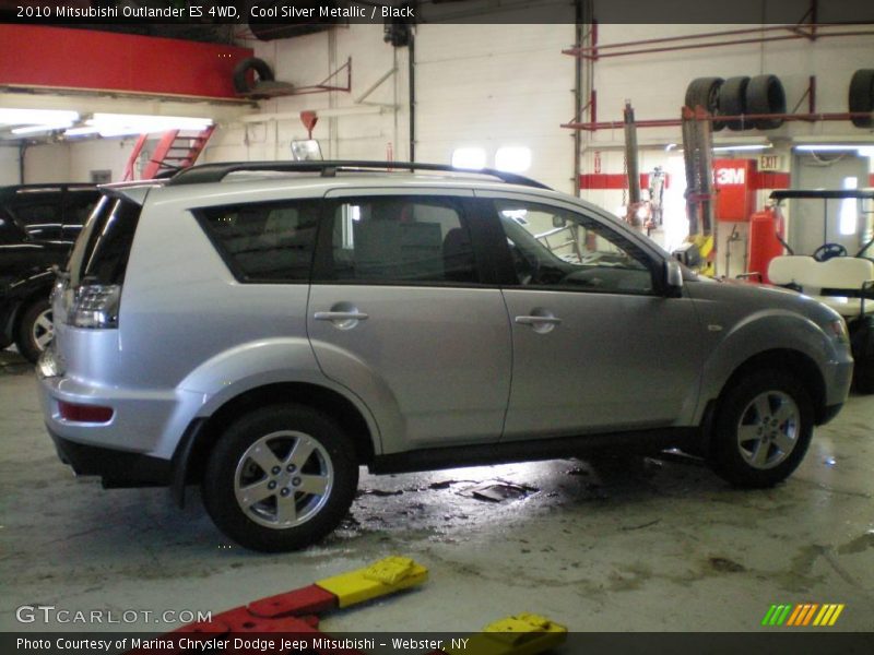 Cool Silver Metallic / Black 2010 Mitsubishi Outlander ES 4WD