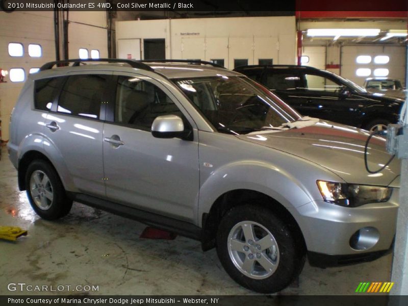 Cool Silver Metallic / Black 2010 Mitsubishi Outlander ES 4WD